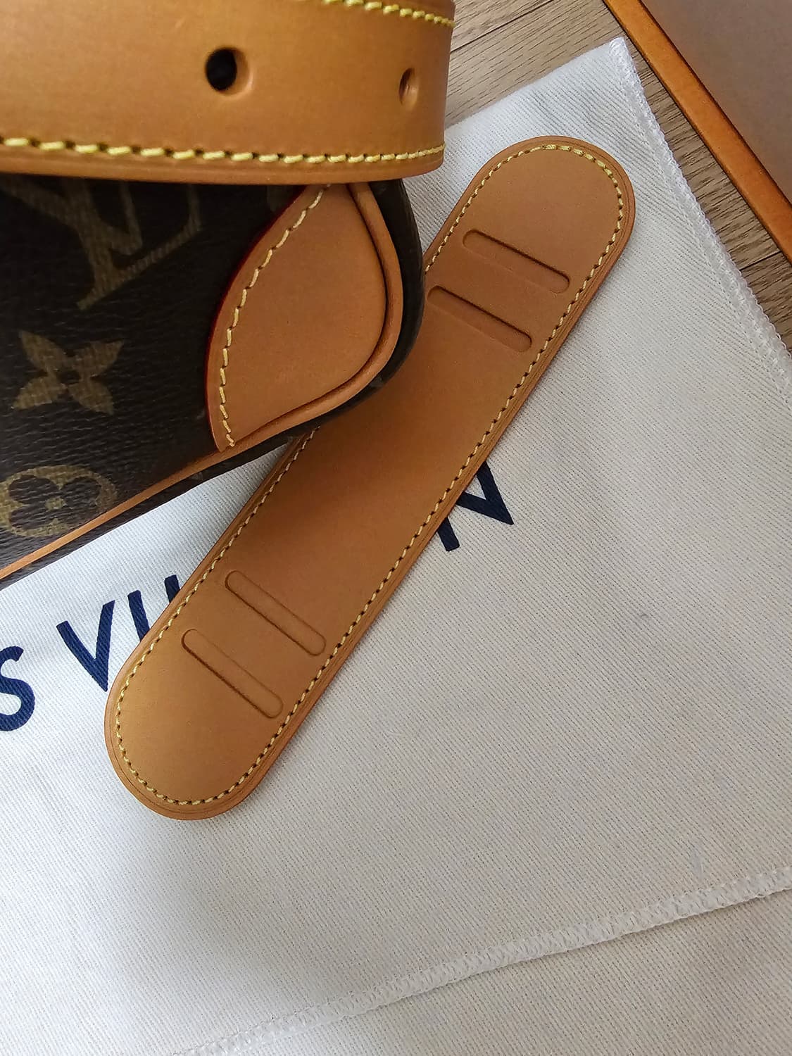 루이비통 퍼렐 원핸드 닐 토트 크로스백 마카사르 (새상품) 상품이미지8