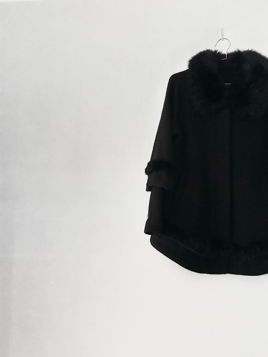 Cape fur detail rib coat / black 상품이미지2