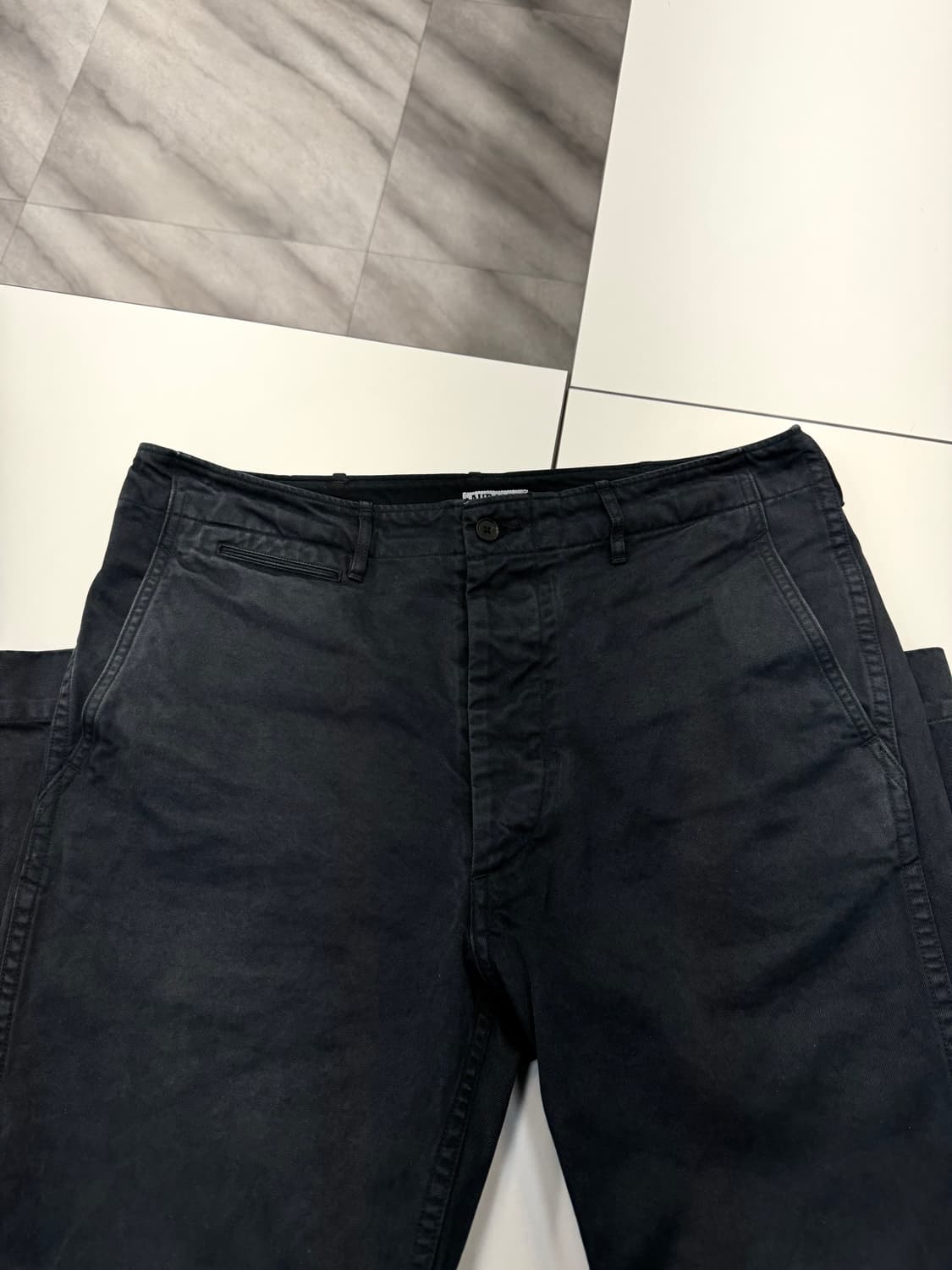 [5] 오라리 프로덕트 다이드 핀스 치노 내로우 팬츠 블랙 상품이미지4