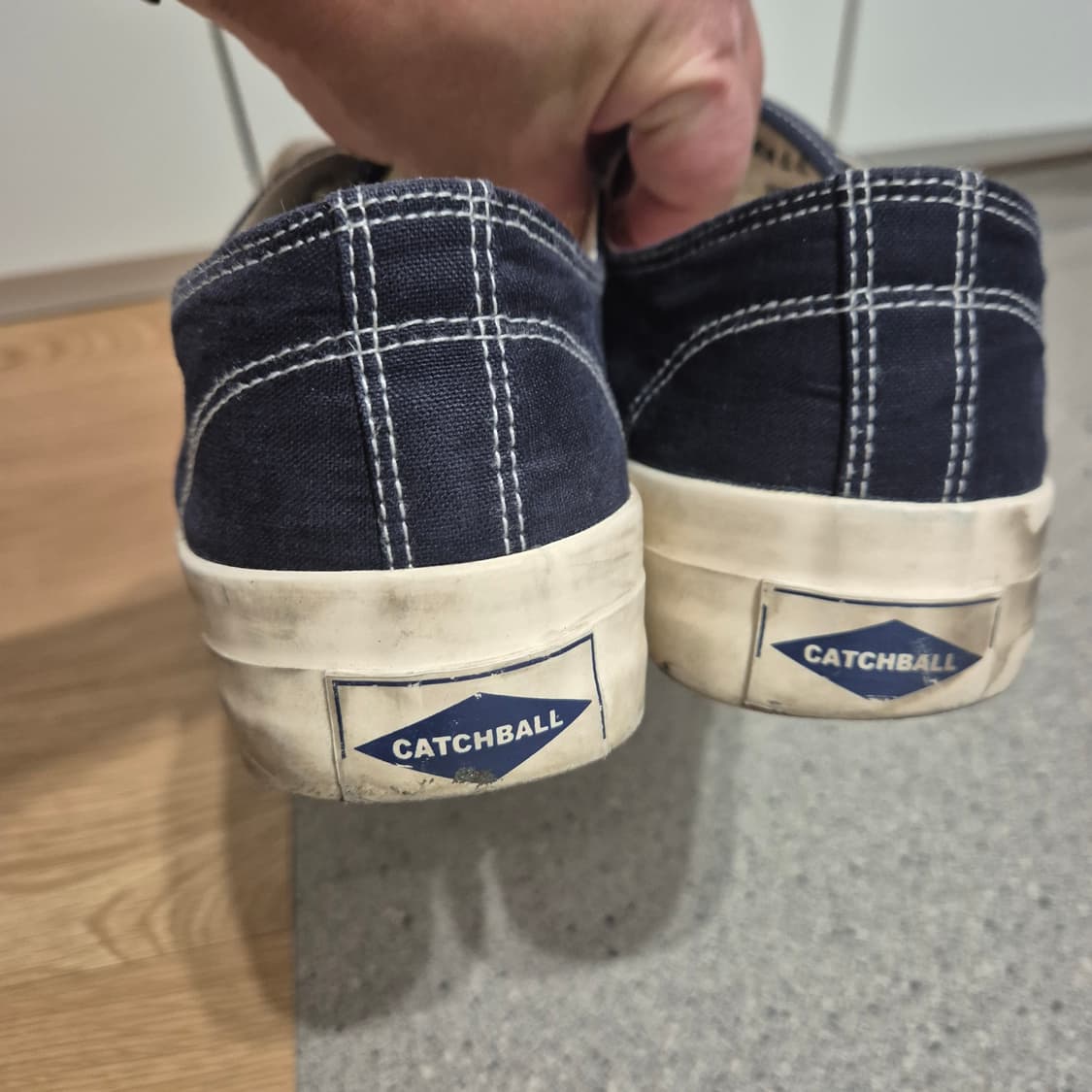 캐치볼 스니커즈 네이비 280mm 팝니다 상품이미지4