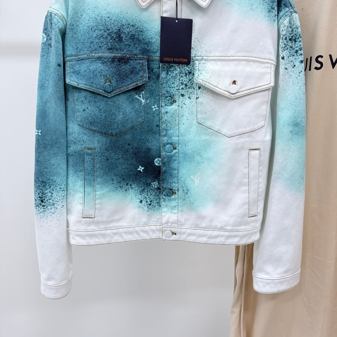 [미사용/52] 루이비통 LV 모노그램 스프레이 데님 자켓 상품이미지3