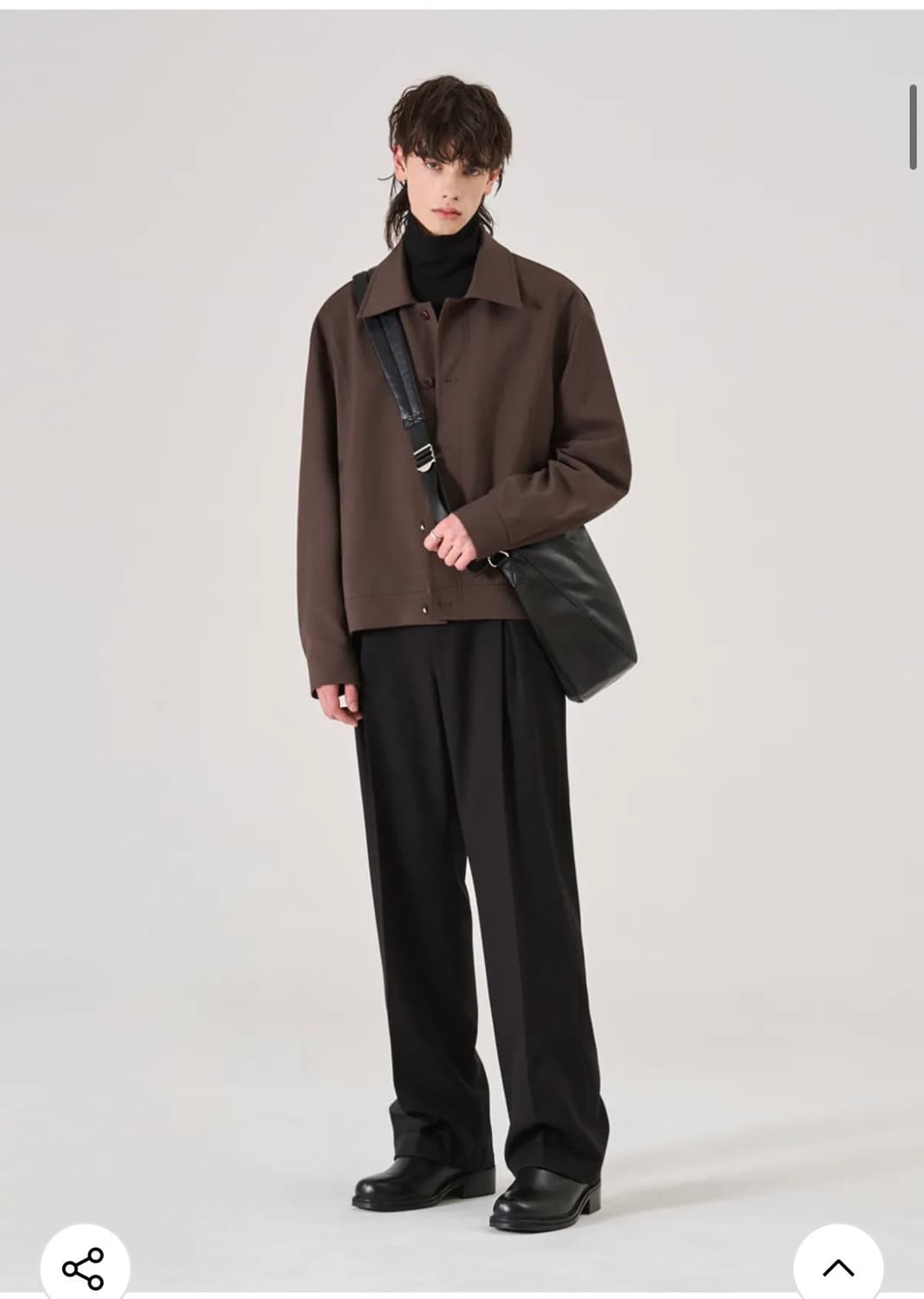 (새상품) 레더리 크랙드 크로스백 [BLACK] 판매 상품이미지4