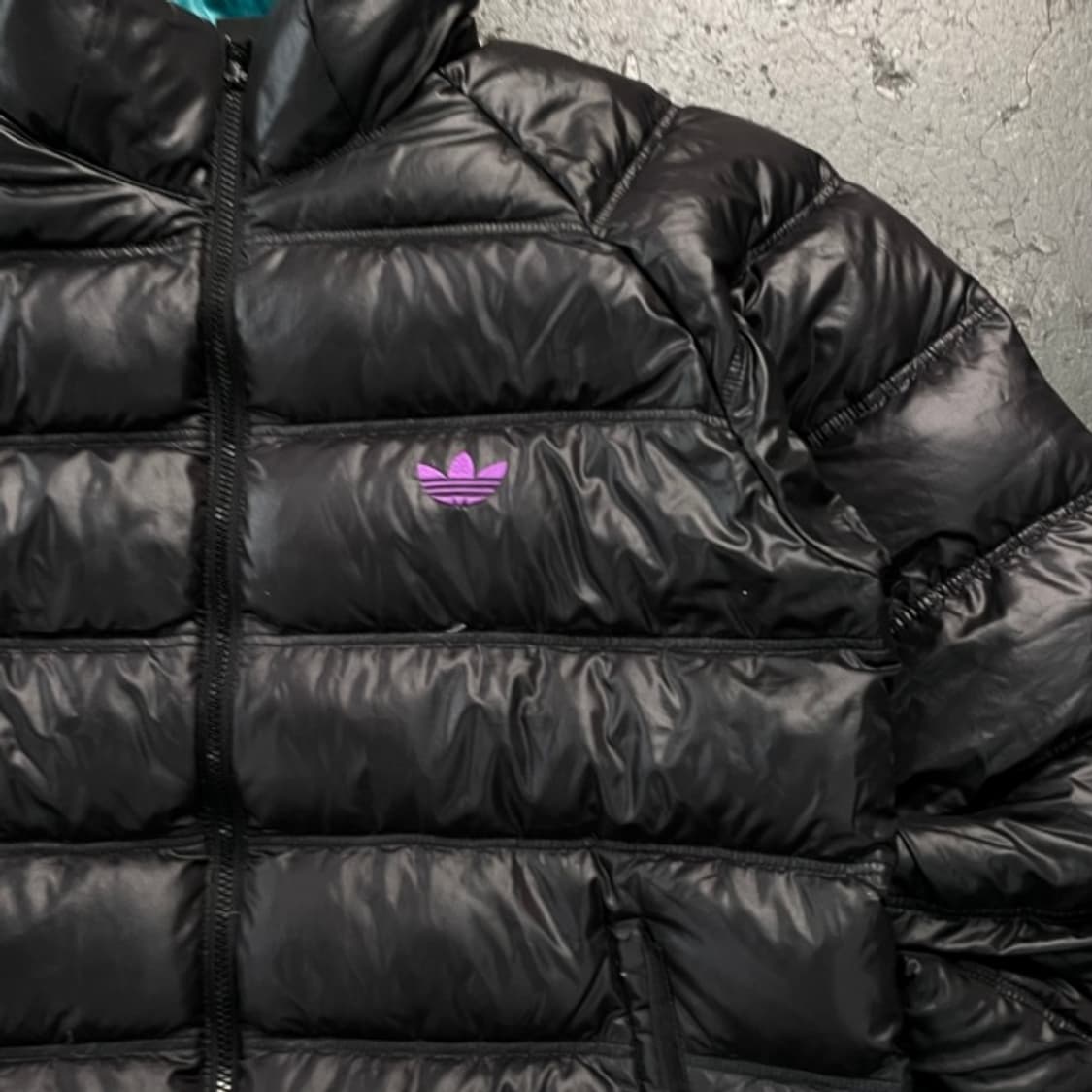 105 아디다스 유광 경량패딩 상품이미지2