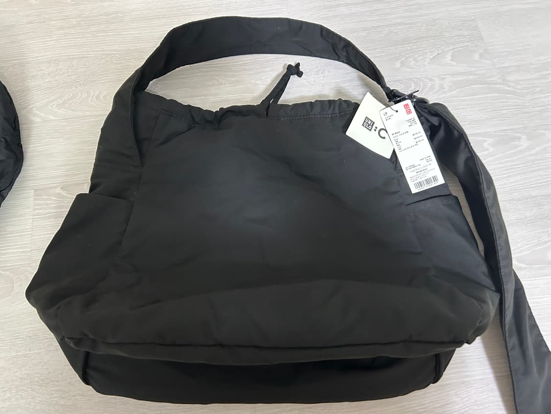 유니클로 소프트퍼피 숄더백 블랙 상품이미지1