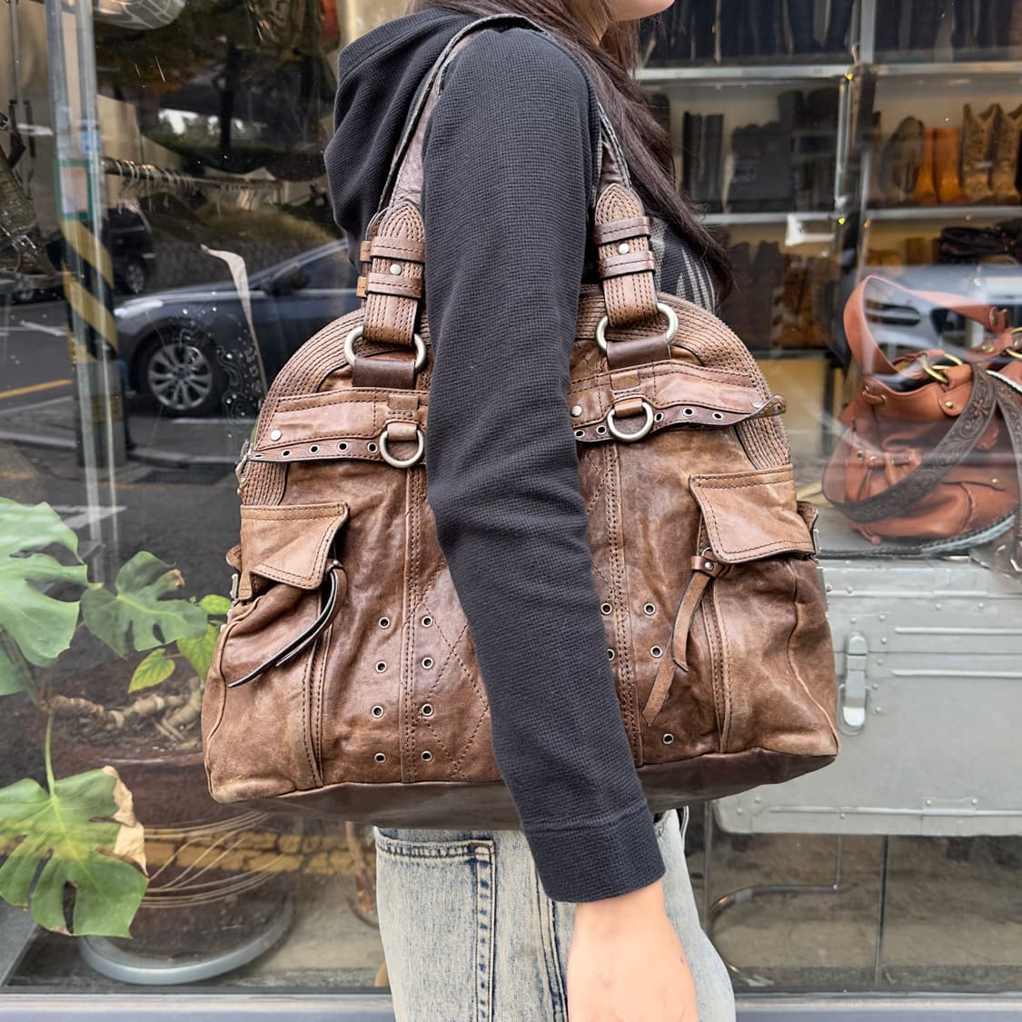 00s Y2K 쥬시 꾸뛰르 디스트레스트 가죽 빅백 상품이미지1