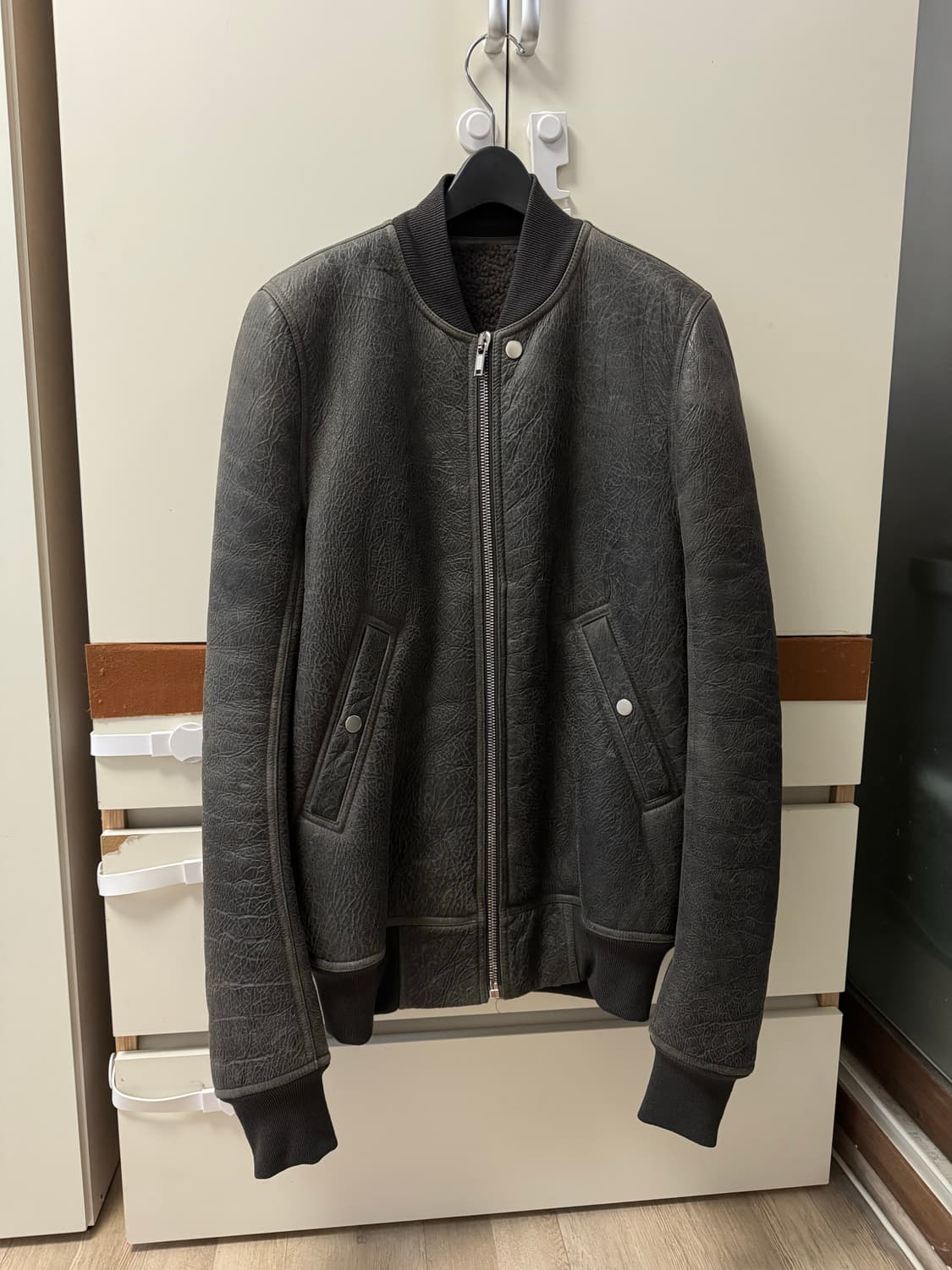 릭오웬스 SISYPHUS 플라이트 봄버 무스탕 시어링 46사이즈 상품이미지1