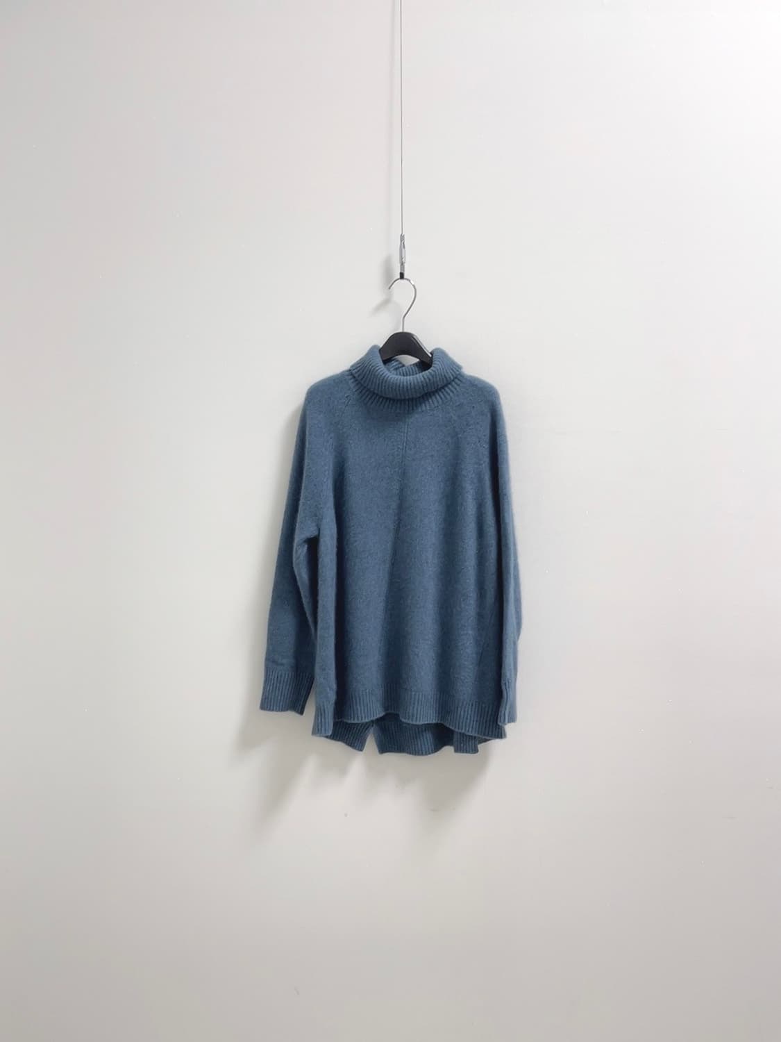 멜리사 라쿤 혼방 터틀넥 니트 상품이미지1