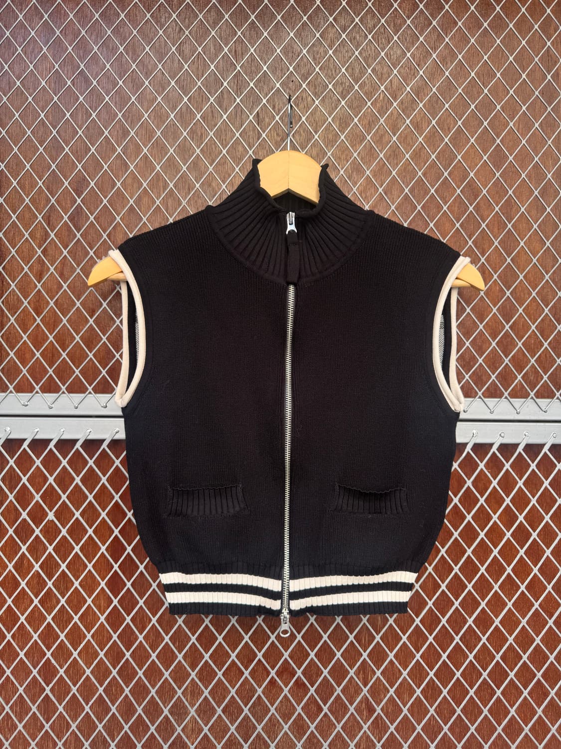 마뗑킴 뒤 로고 스펠 포인트 스트라이프 니트집업 베스트 S 상품이미지7