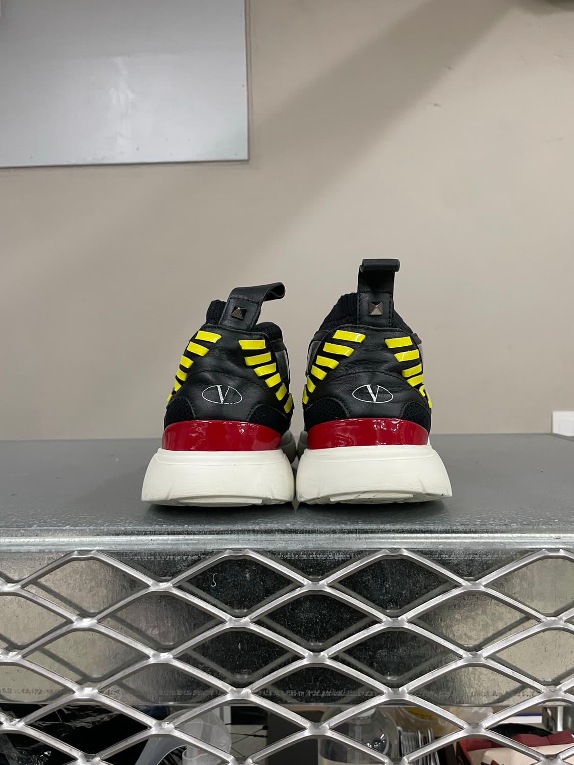 발렌티노 가라바니 스니커즈 EU42 상품이미지3