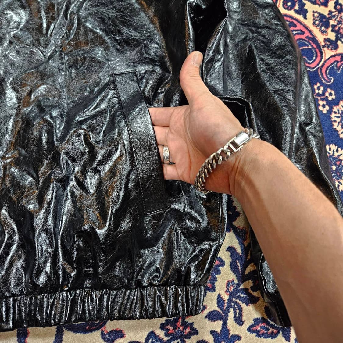 무신사스탠다드 24F 신세틱 레더 하이넥 트랙자켓
 상품이미지5