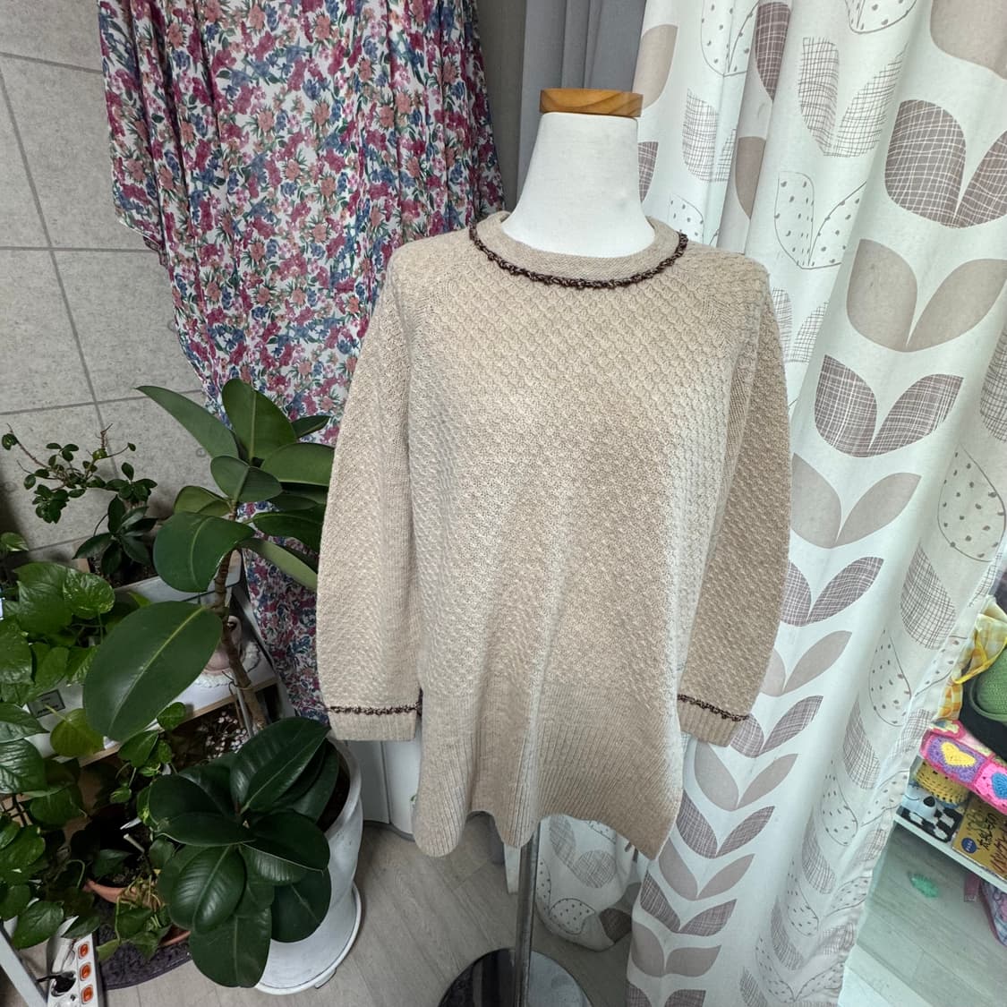 썰스데이 아일랜드 베이지 긴팔 니트 빈티지스타일 상품이미지4