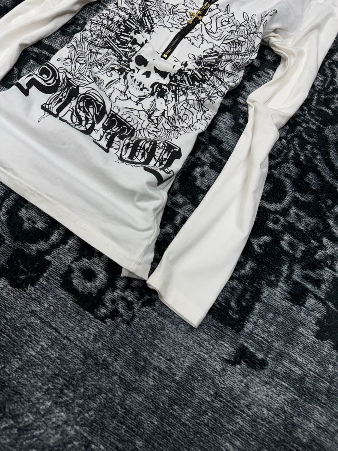 Mkr 00s y2k cross charm distressed cut s 상품이미지6