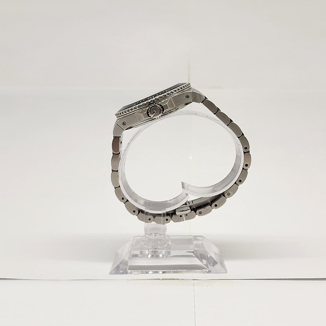 구찌 136.3 다이브 쿼츠 스틸 남성시계 40mm 상품이미지4