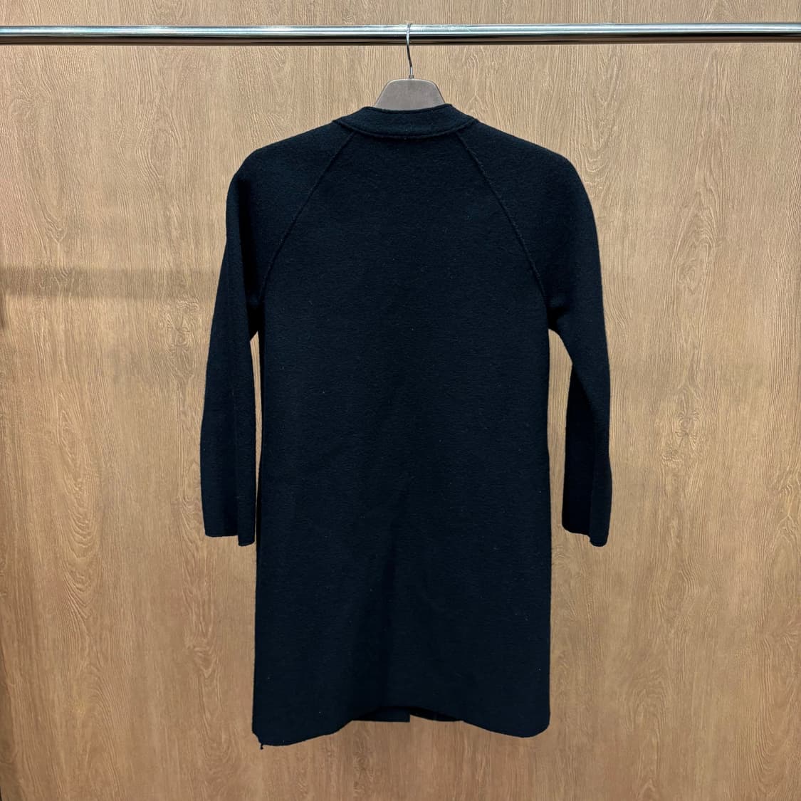 코스 울 니트 롱 코트 히든 지퍼 논카라 디테일 루즈핏 블랙 상품이미지3