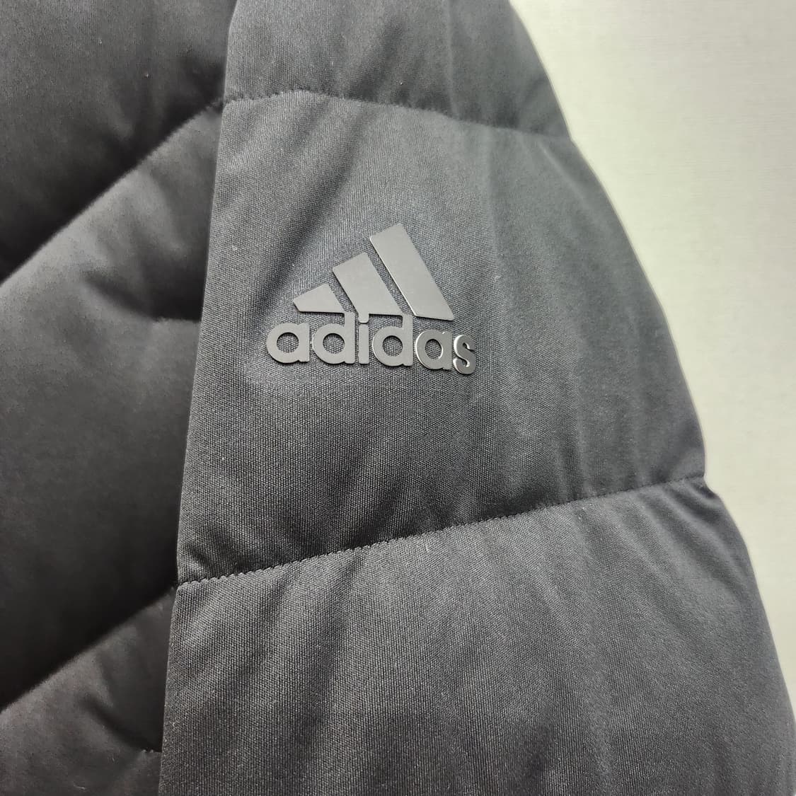 아디다스 로고 와펜 구스다운 투웨이경량패딩 XL(L) 상품이미지3