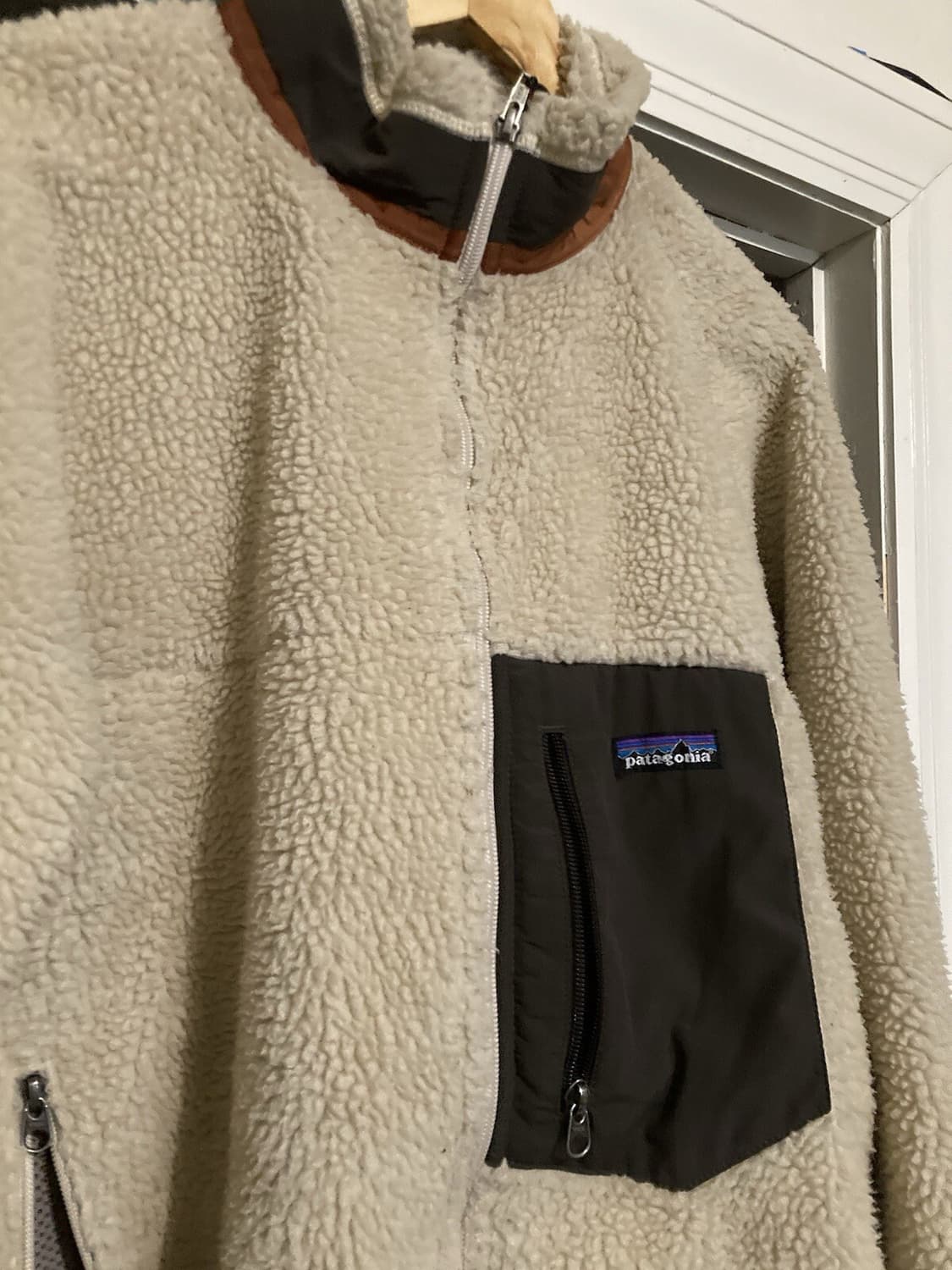 파타고니아 클래식 레트로-X 플리스 자켓 내추럴/애쉬 탄 상품이미지2