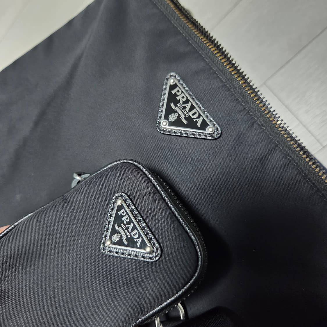 프라다 리나일론 포켓 크로스백 (롯데백화점 에비뉴엘 정품) 상품이미지6