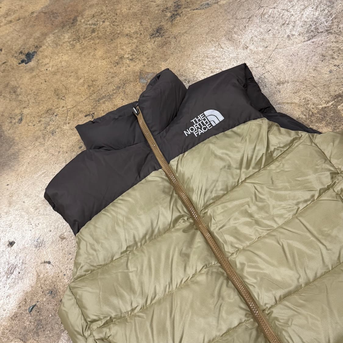 노스페이스 베이지 브라운 패딩 조끼 95 상품이미지1