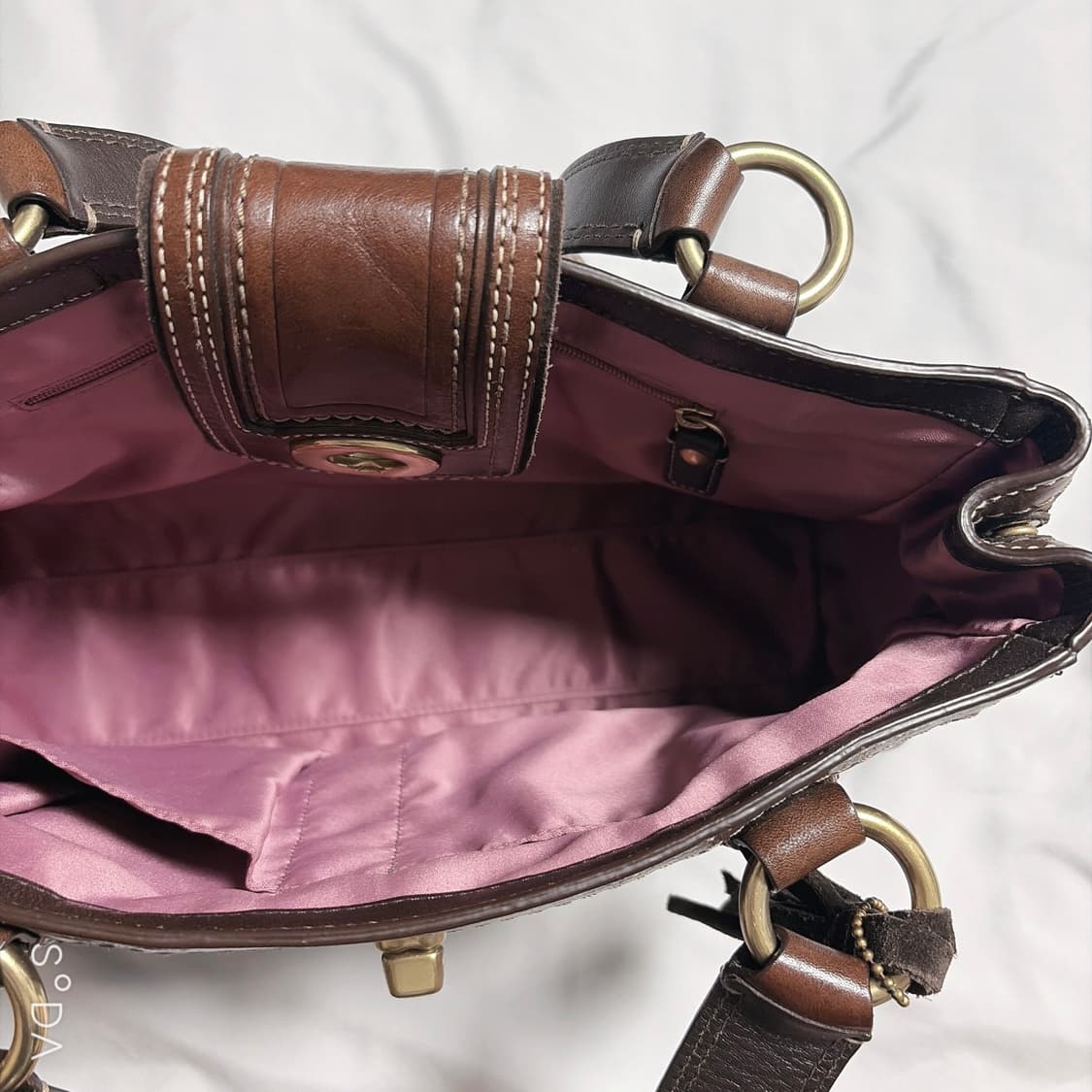 코치 시그니처 턴락 브라운 숄더백 상품이미지8