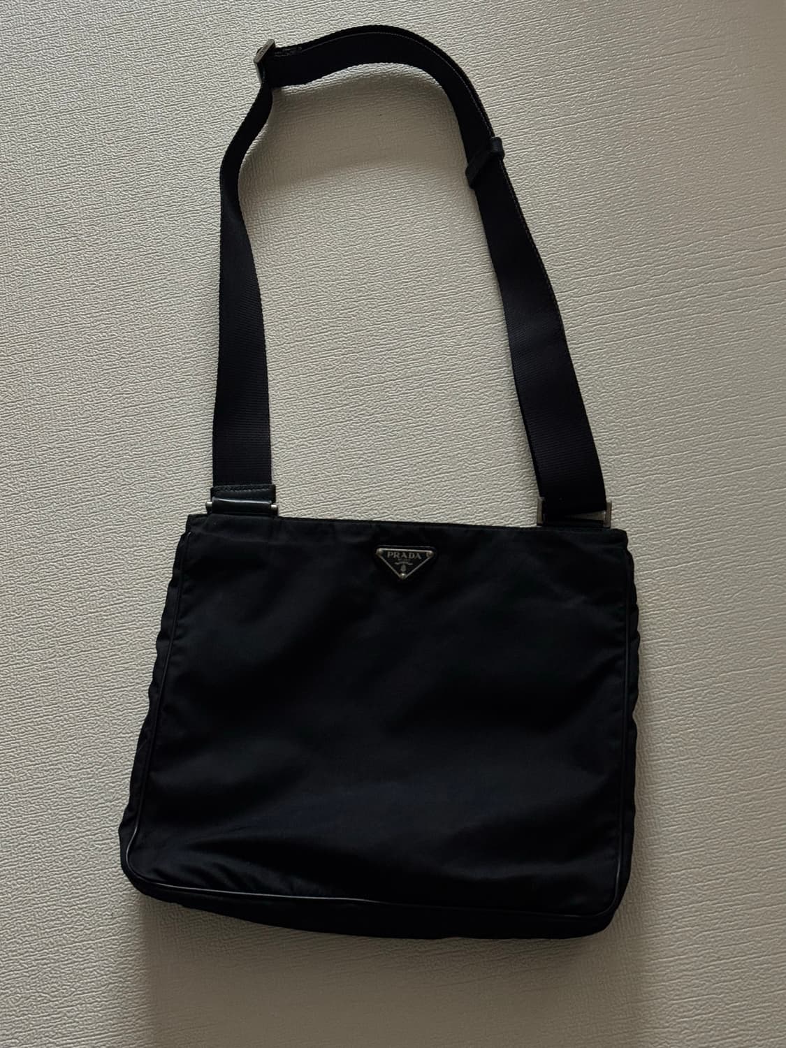 프라다 포코노 크로스백 블랙 상품이미지4