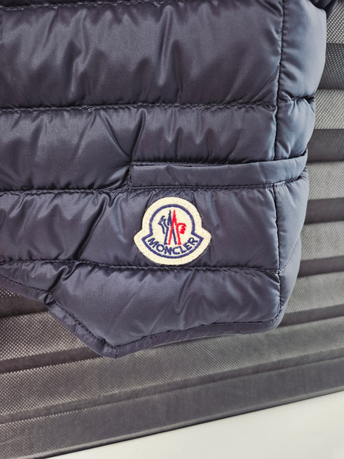 몽클레어 여성 조끼 패딩 네이비 사이즈 42 (최상급) 상품이미지4