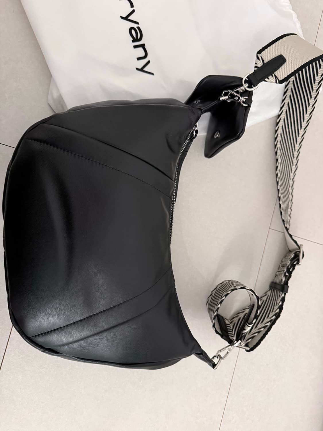 새상품)오야니 크로스백 상품이미지3