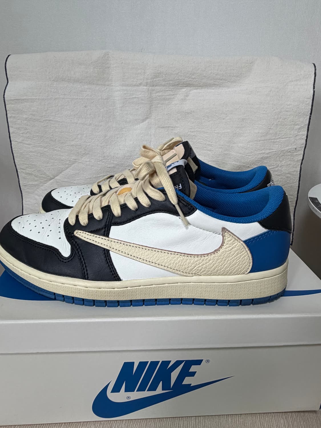 나이키 조던1로우 프라그먼트 트래비스스캇 상품이미지2