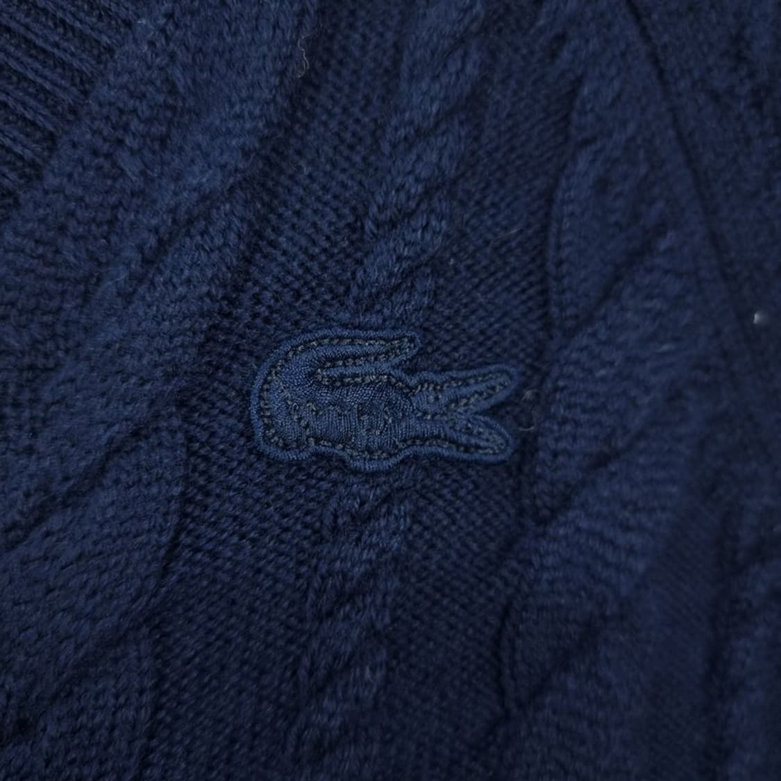 라코스테 로고 패치 브이넥 니트 네이비 M18924  상품이미지6