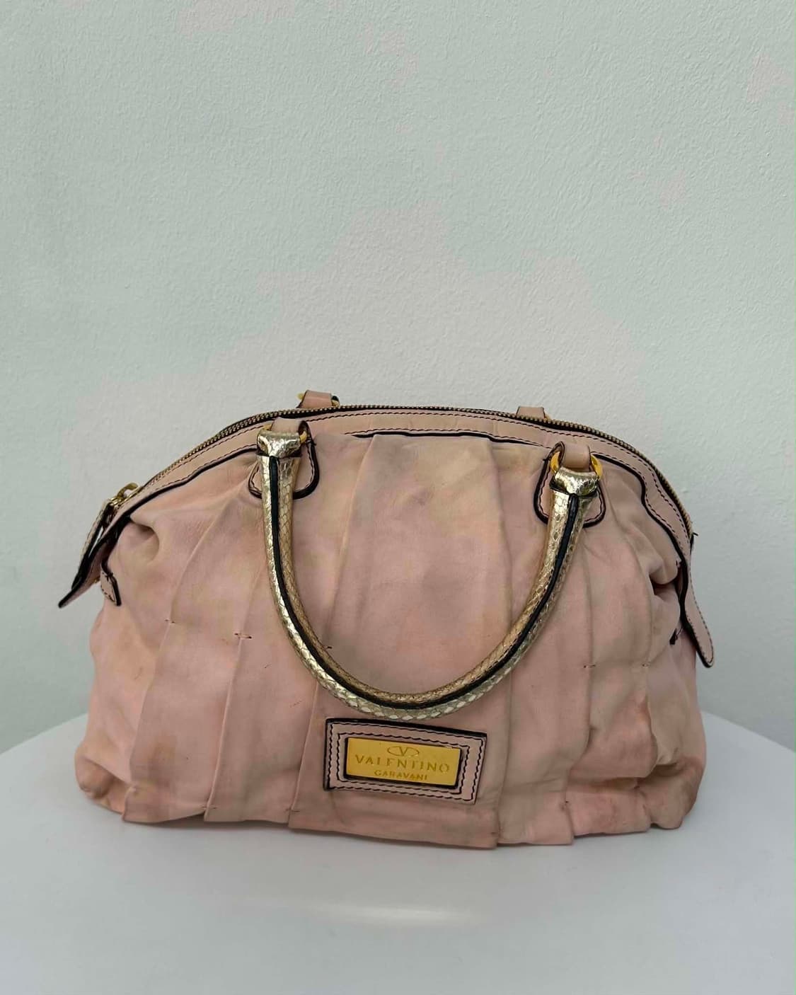 Valentino Garavani Pink Leather Tote Bag 상품이미지1