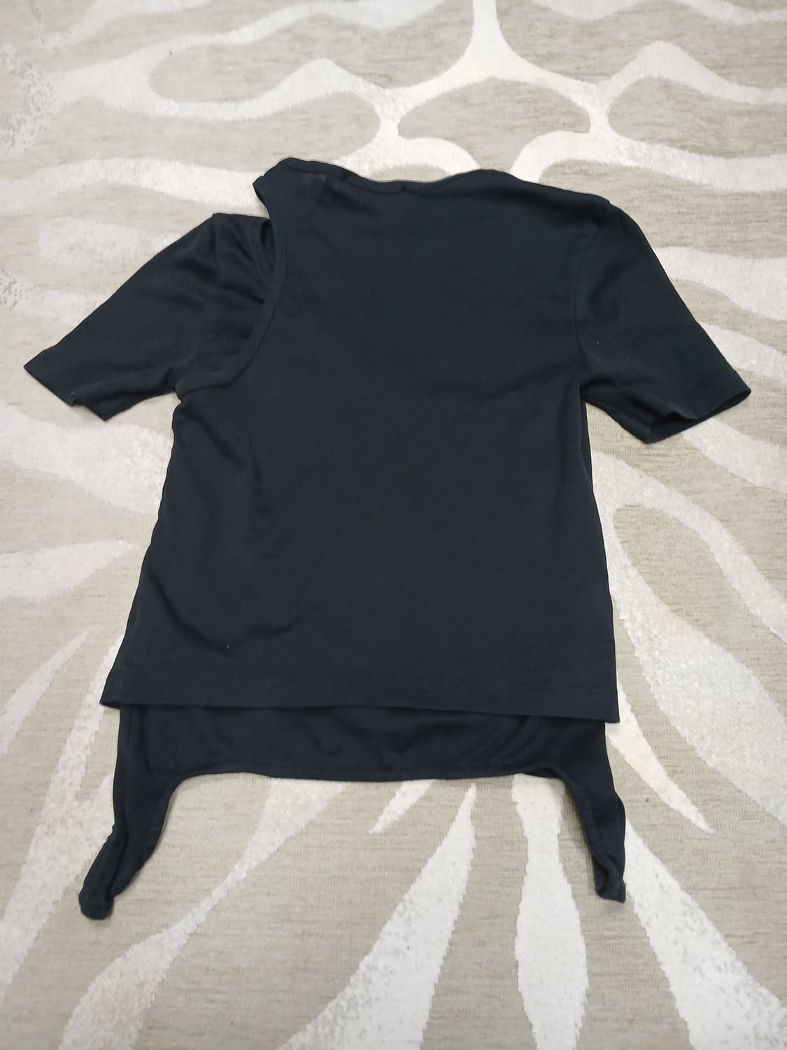 헿무트랭 (HELMUT LANG) 비대칭 컷아웃 티셔츠  상품이미지2