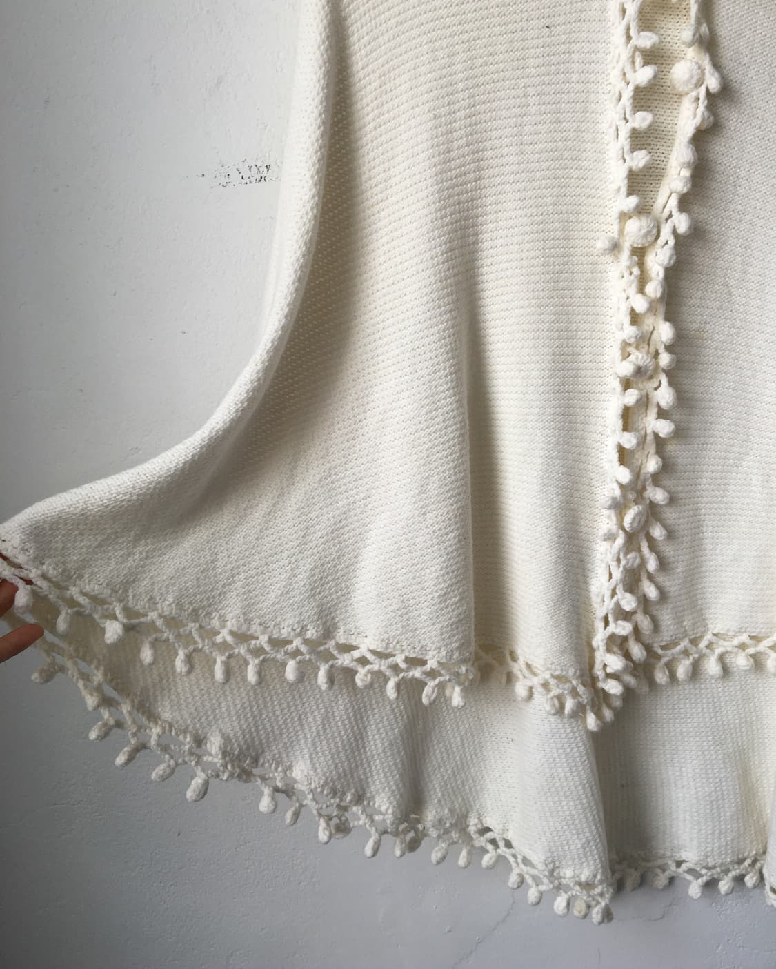 Pom pom point hood cape 상품이미지4