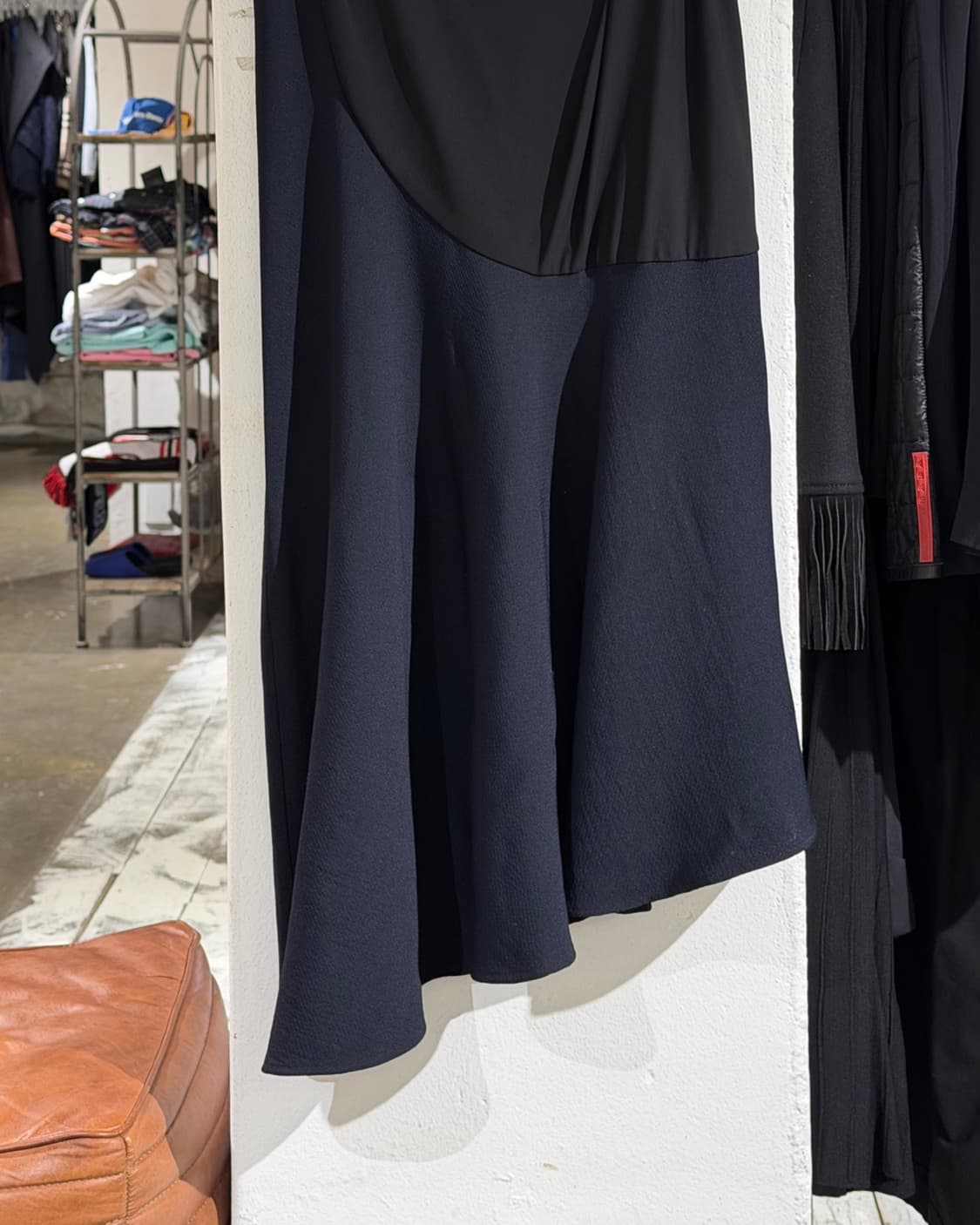 발렌시아가 블랙 언발란스 하프 슬리프 원피스 상품이미지5