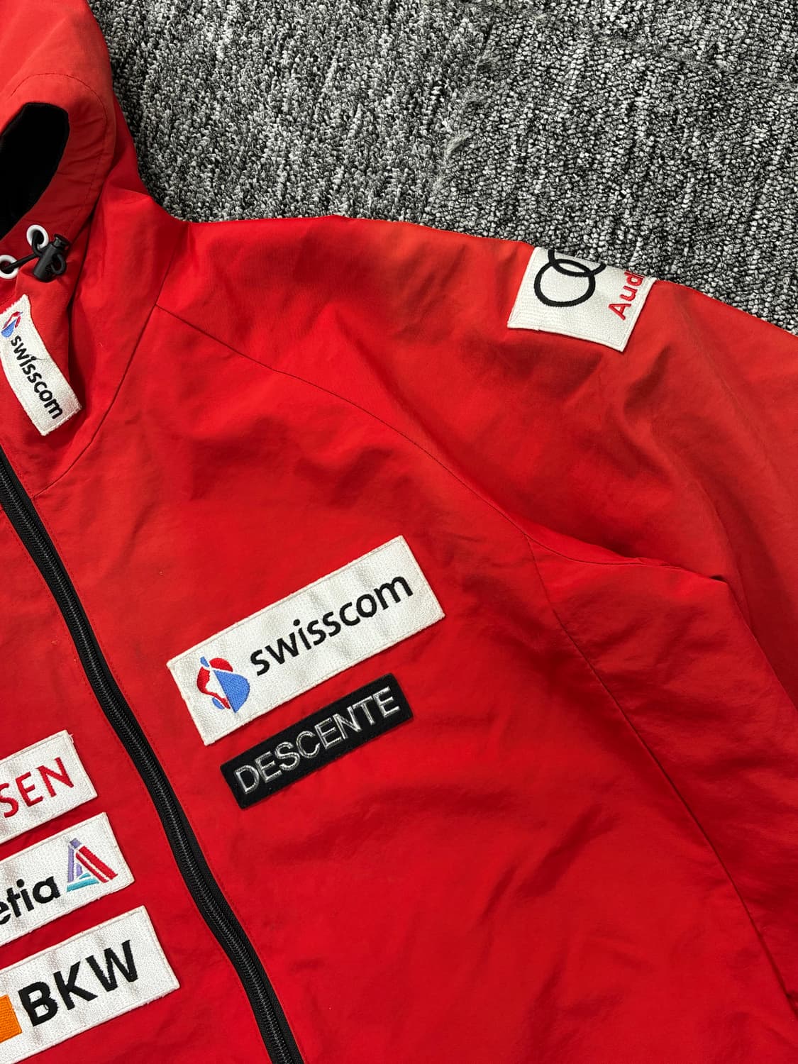 데상트 아우디 스위스 스키팀 자켓 XL 상품이미지3