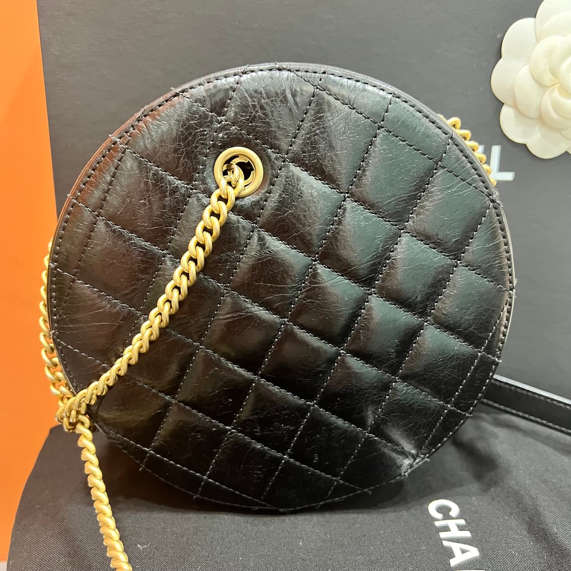[정품] 샤넬 AS0075 크럼블 카프스킨 앙 보그 라운드 사첼백 시즌백 상품이미지3