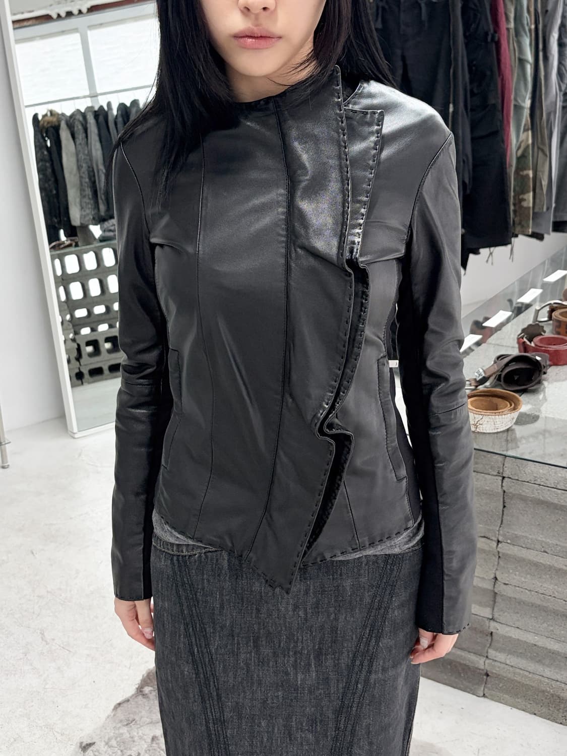 2000‘s 엠포리오 알마니 비대칭 러플 레더 자켓 상품이미지3