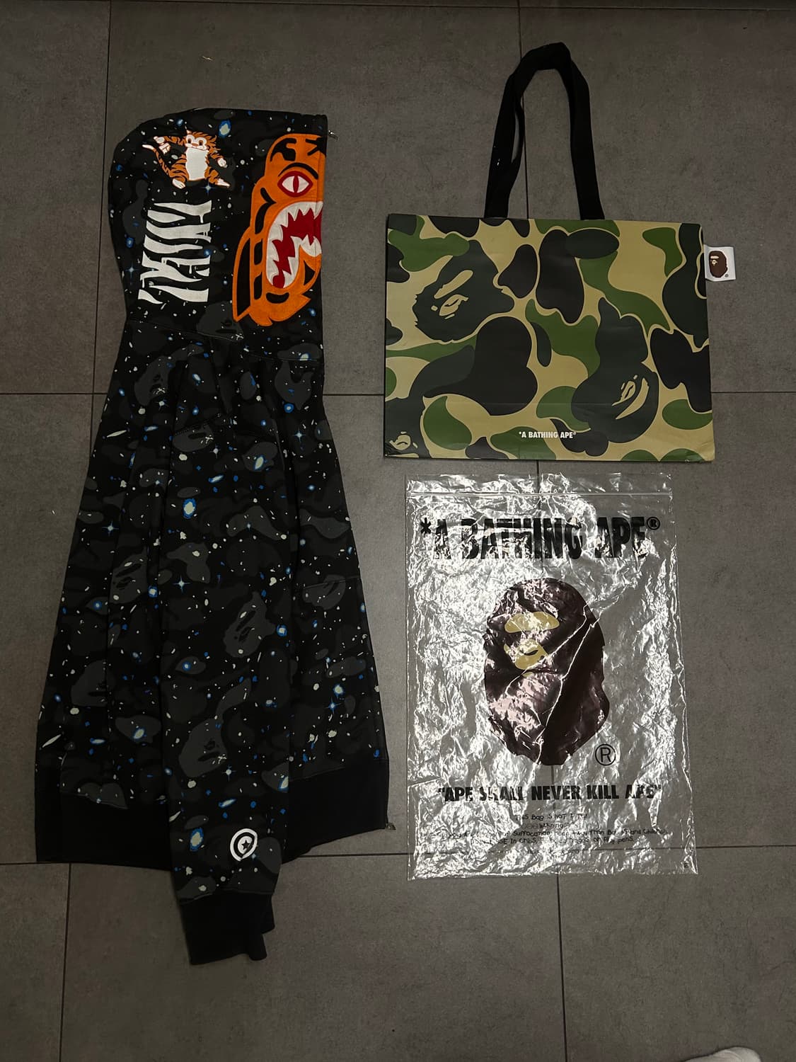 베이프 스페이스 카모 흑계 타이거 후드집업 상품이미지1