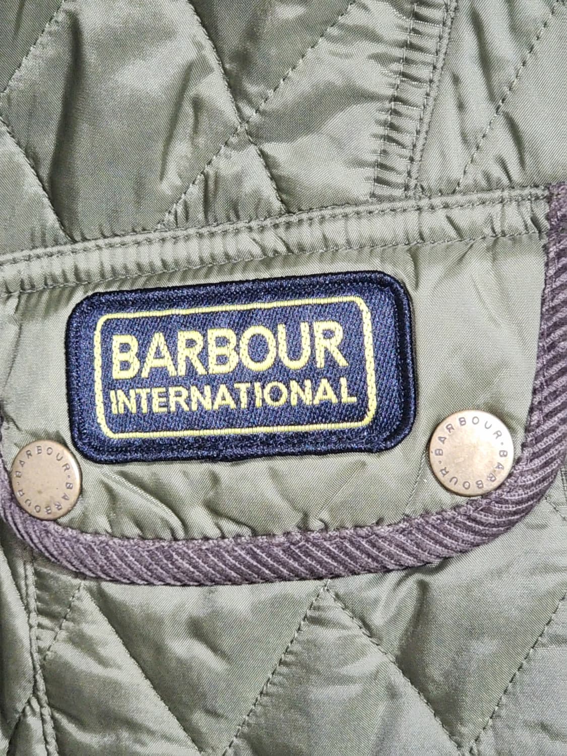 (M) 바버 퀼팅자켓 카키 인터내셔널 누빔점퍼 매장판  상품이미지3