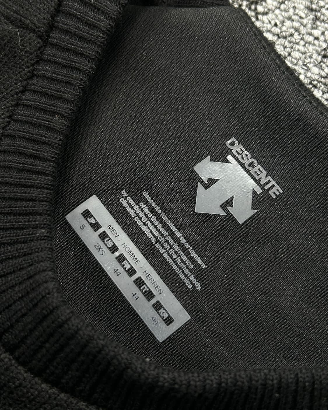 데상트 캐나다 스키 니트 맨투맨  상품이미지7