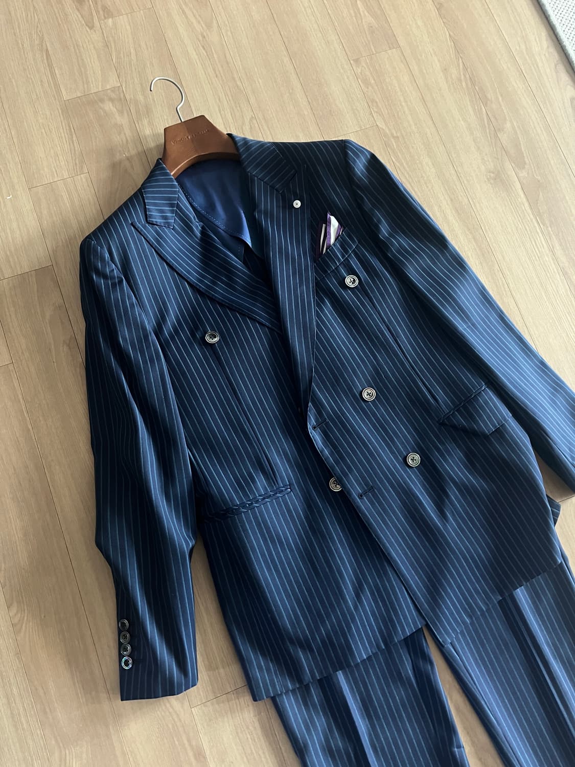 네이비 스트라이프 더블버튼 정장 셋업 (반하트) 상품이미지2