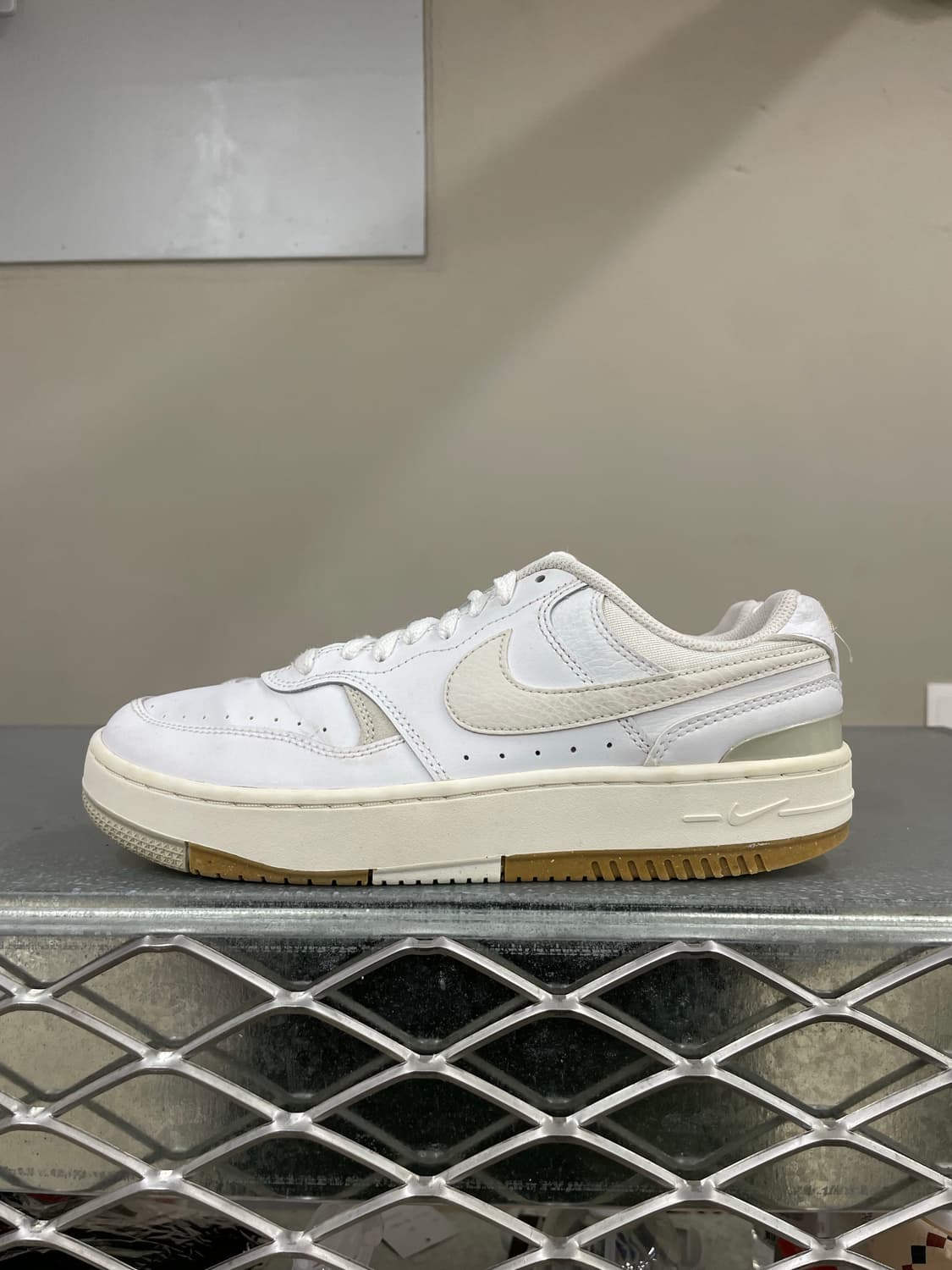 나이키 감마 포스 화이트 라이트 본 255 상품이미지1