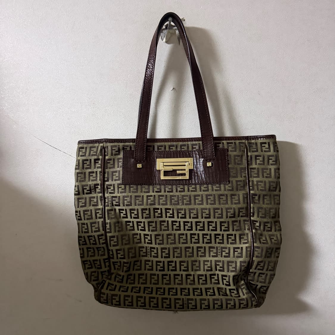 펜디 FF 주카 패턴 쇼퍼 토트&숄더백 상품이미지1