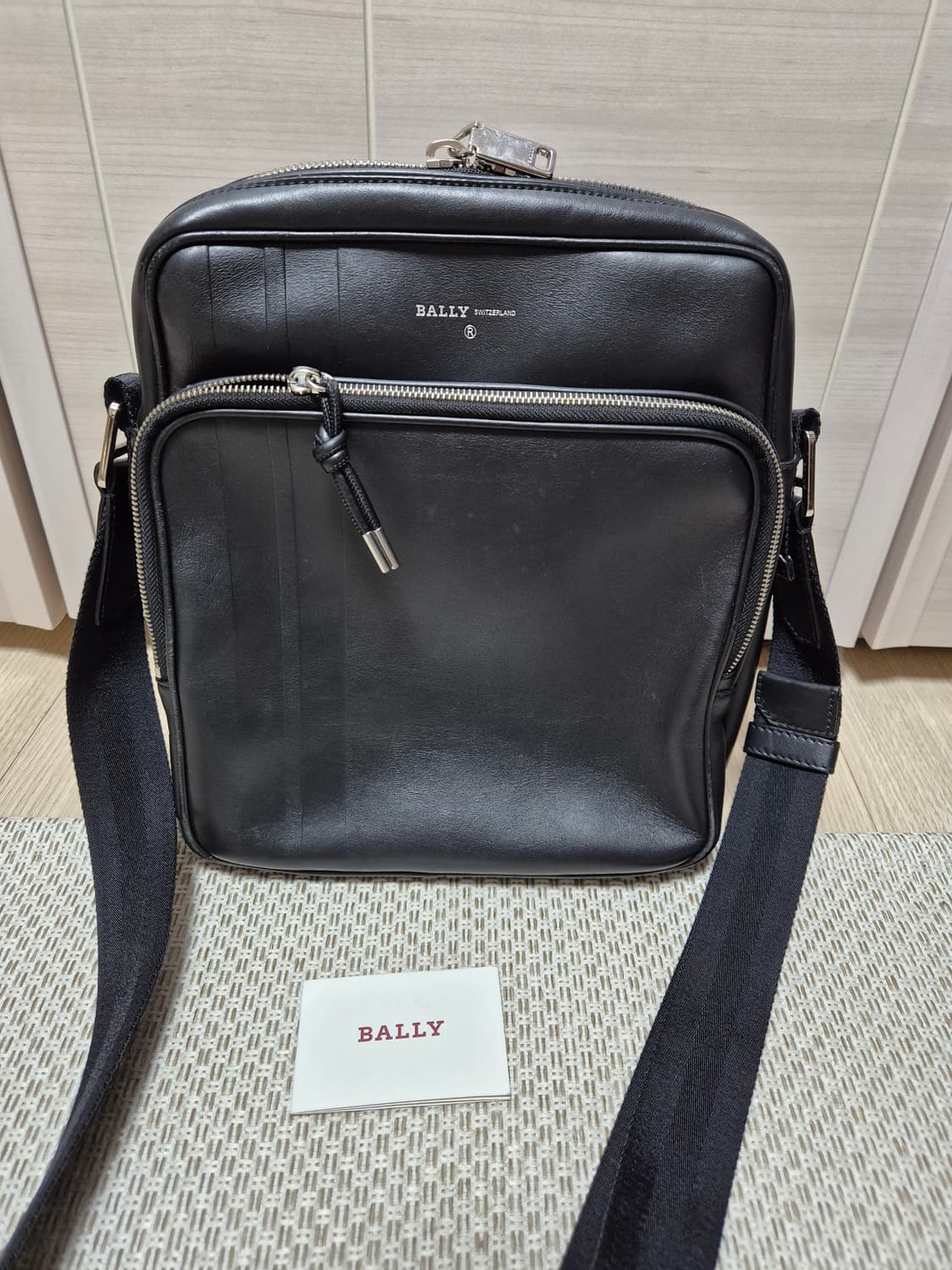 (정품) Bally 발리 블랙 가죽 크로스백 메신져백 상품이미지1