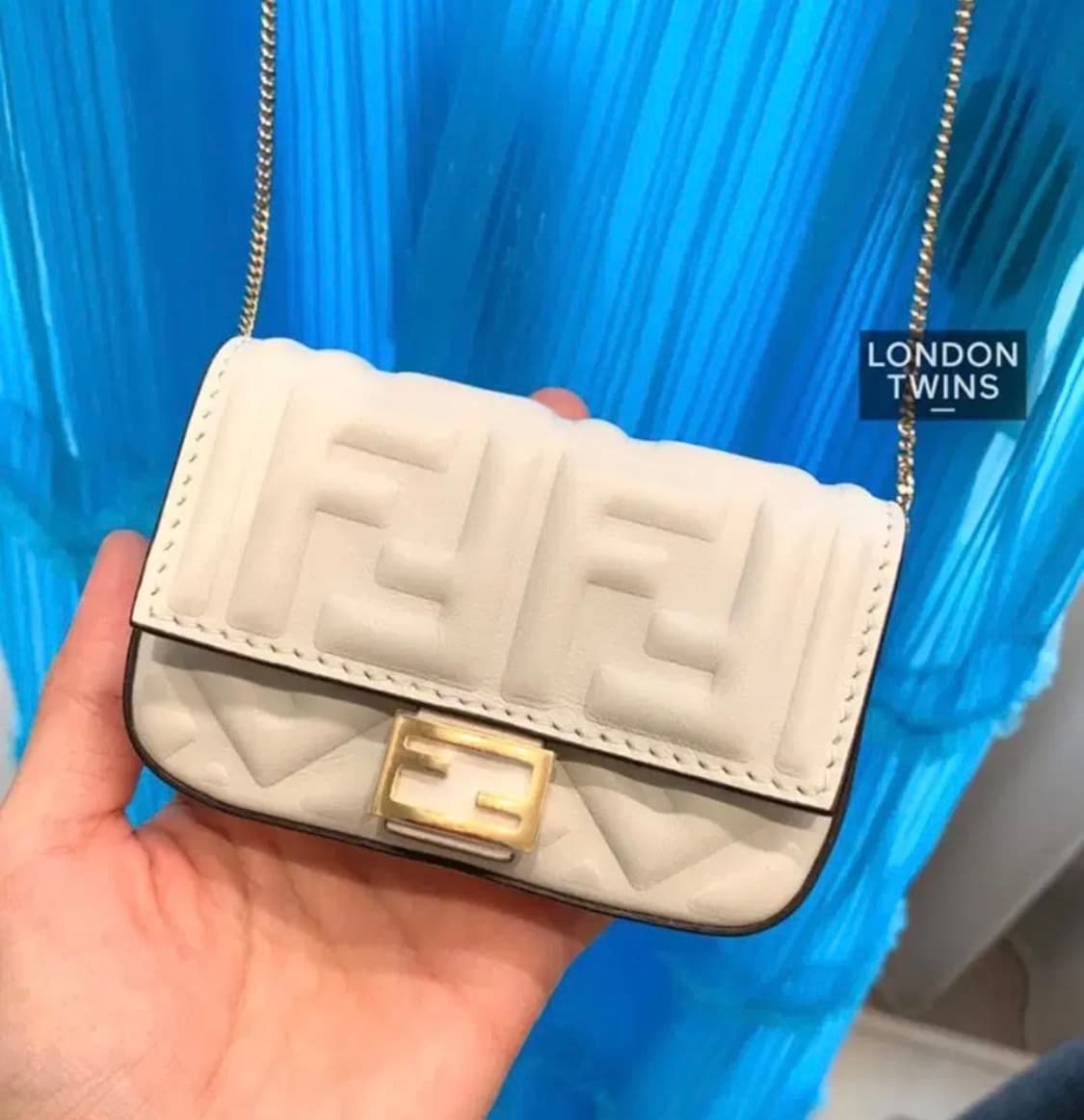 [미개봉 새상품] 펜디 23 FF 나노 바게트 참백 화이트 상품이미지1