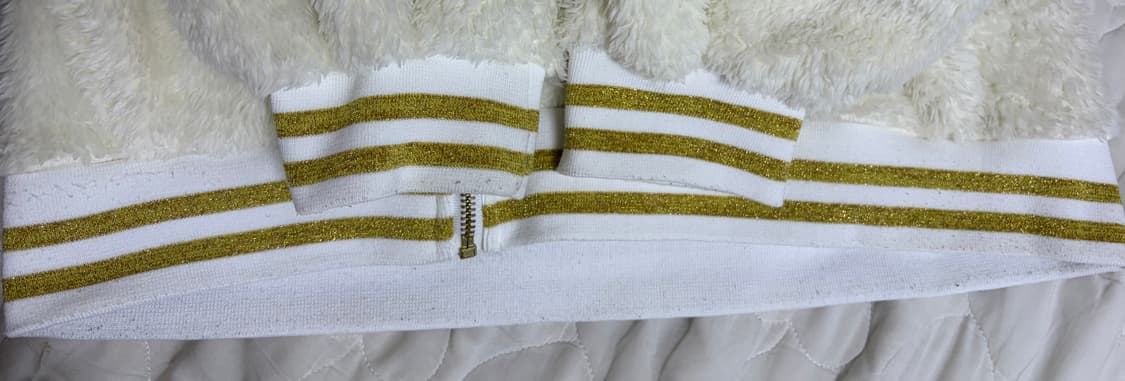 베이비메탈클럽 베메클 마시멜로 키티 퍼 자켓 아이보리 색상 판매합니다 상품이미지2