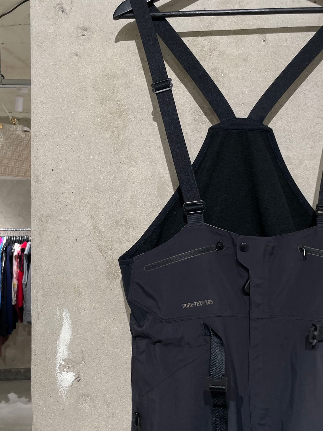 아크테릭스 맨즈 블랙 로고 고어텍스 테크웨어 오버올 상품이미지2