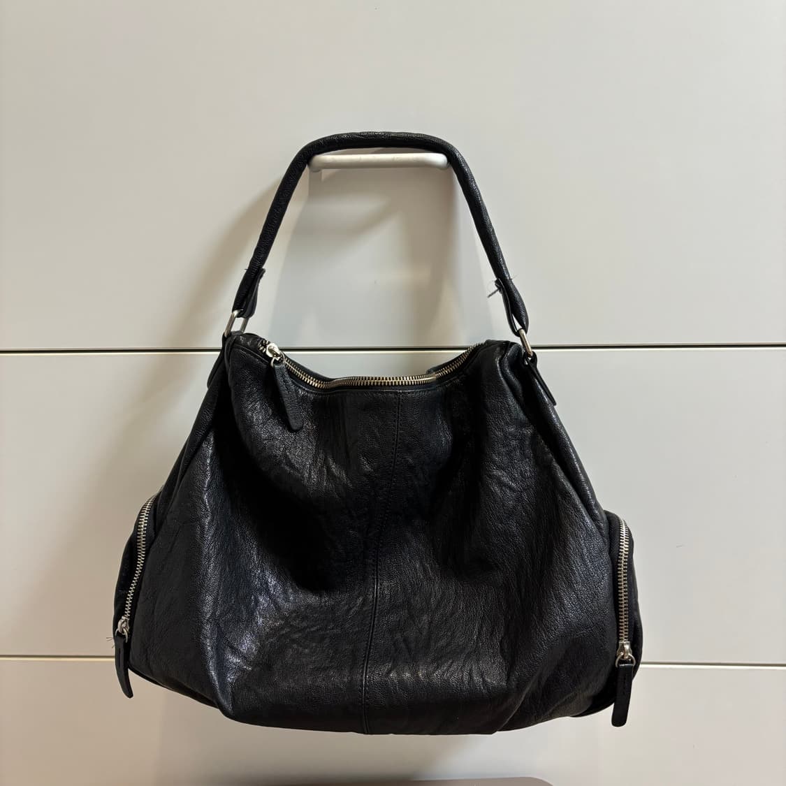GENUINE LEATHER 블랙 가죽 숄더백 상품이미지1