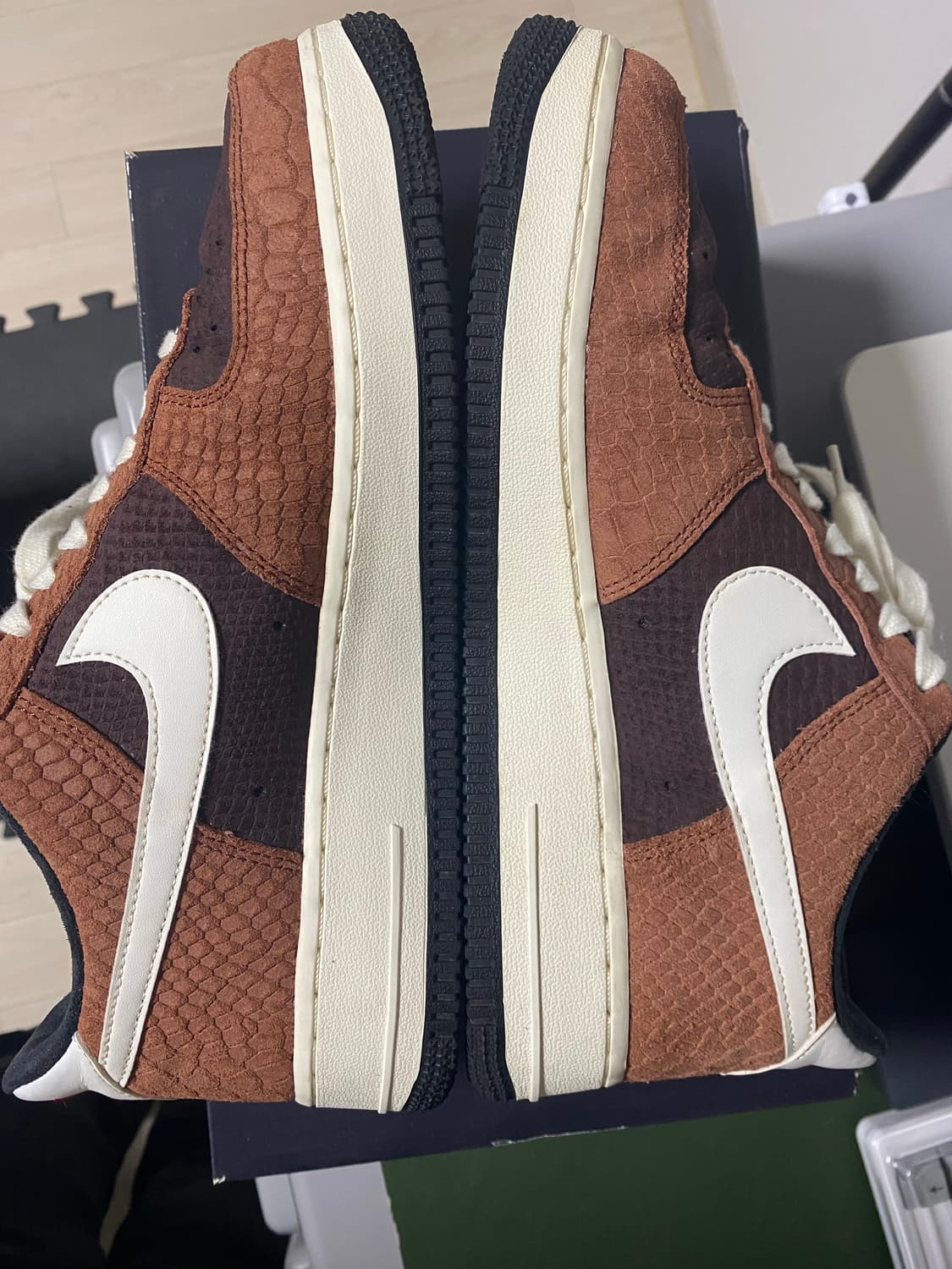 나이키 에어포스1  로우 프리미엄 레드바크 265 상품이미지4