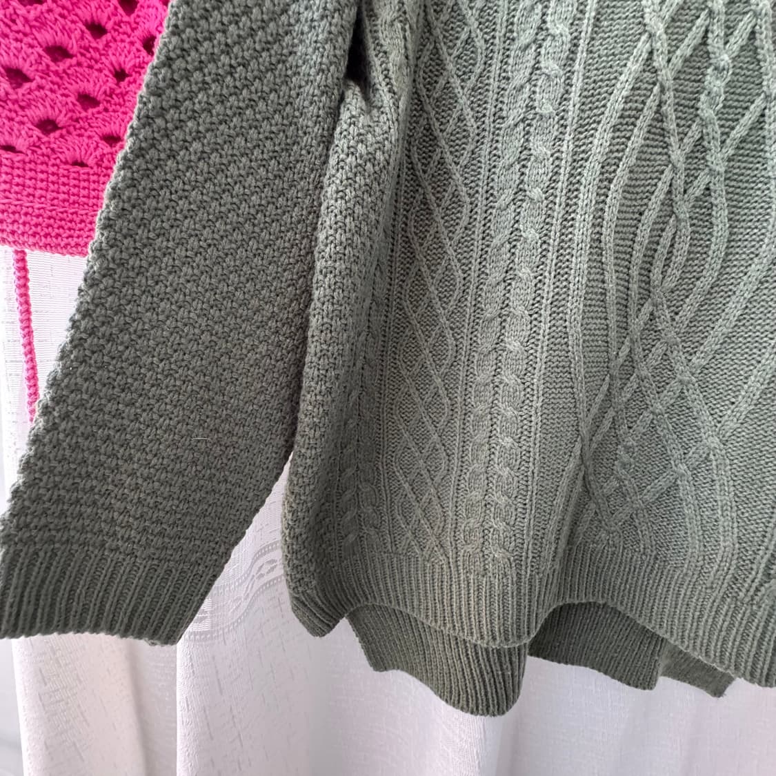 카키 라운드넥 케이블 니트 스웨터 상품이미지10