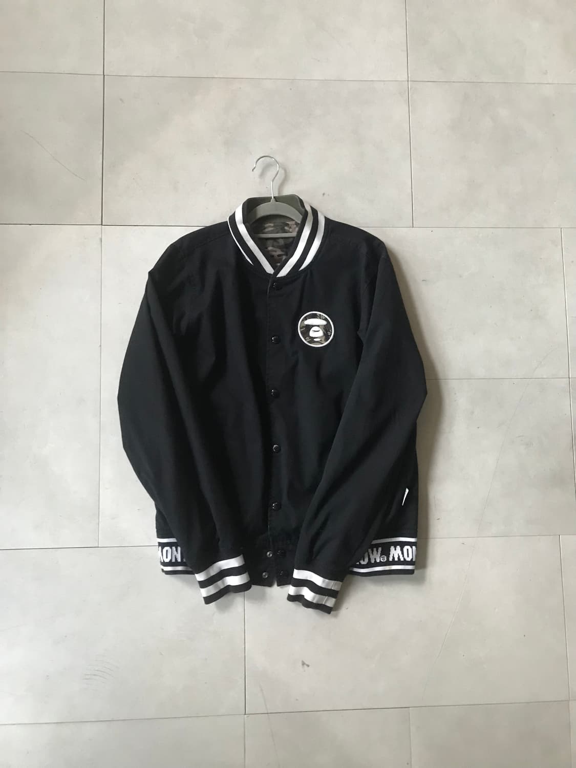 에이프 카모 블랙 리버시블 빅로고 바시티자켓 상품이미지5