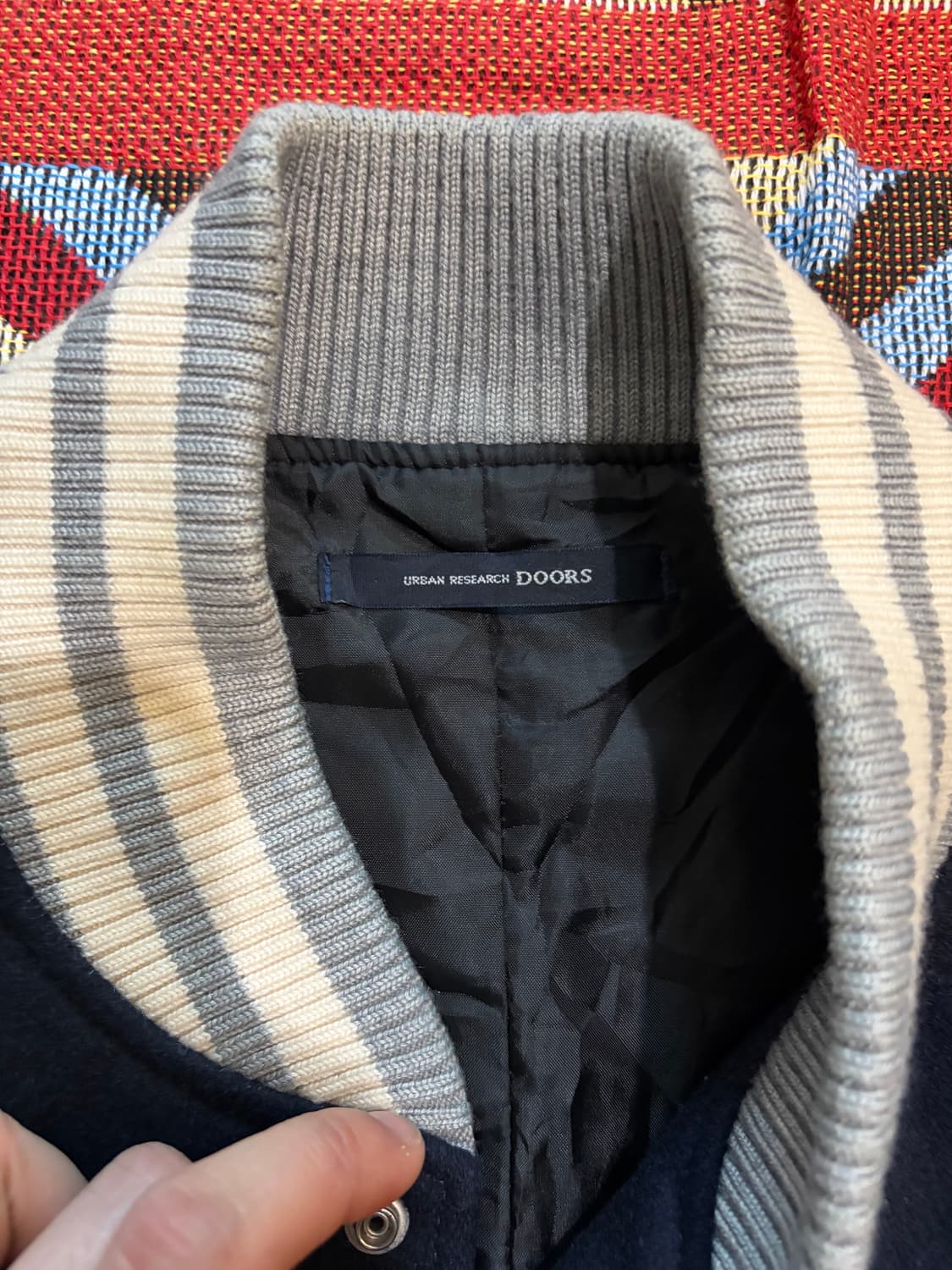 100) 어반리서치 도어스 송아지가죽 바시티 자켓 네이비 상품이미지6